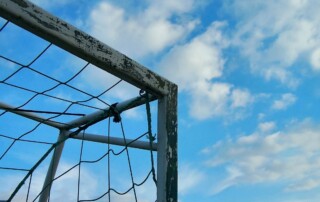 Ecke eines Fußballtores von Verena N. / pixelio.de
