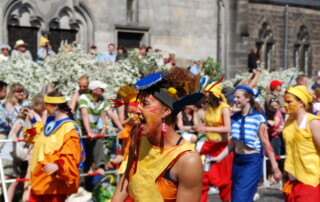 Umzug beim Karneval der Kulturen von V.Buzhansky / pixelio.de