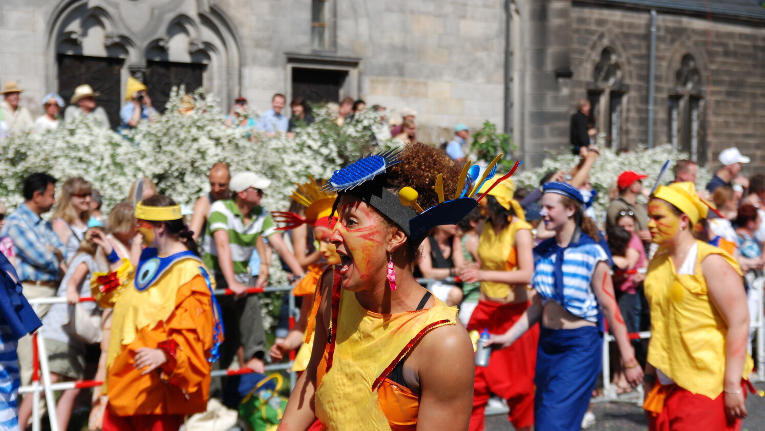 Umzug beim Karneval der Kulturen von V.Buzhansky / pixelio.de