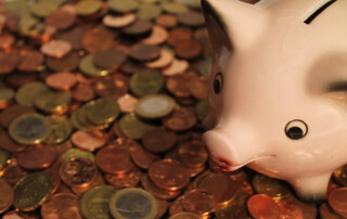 Sparschwein und Geld von Thomas Klauer / pixelio.de