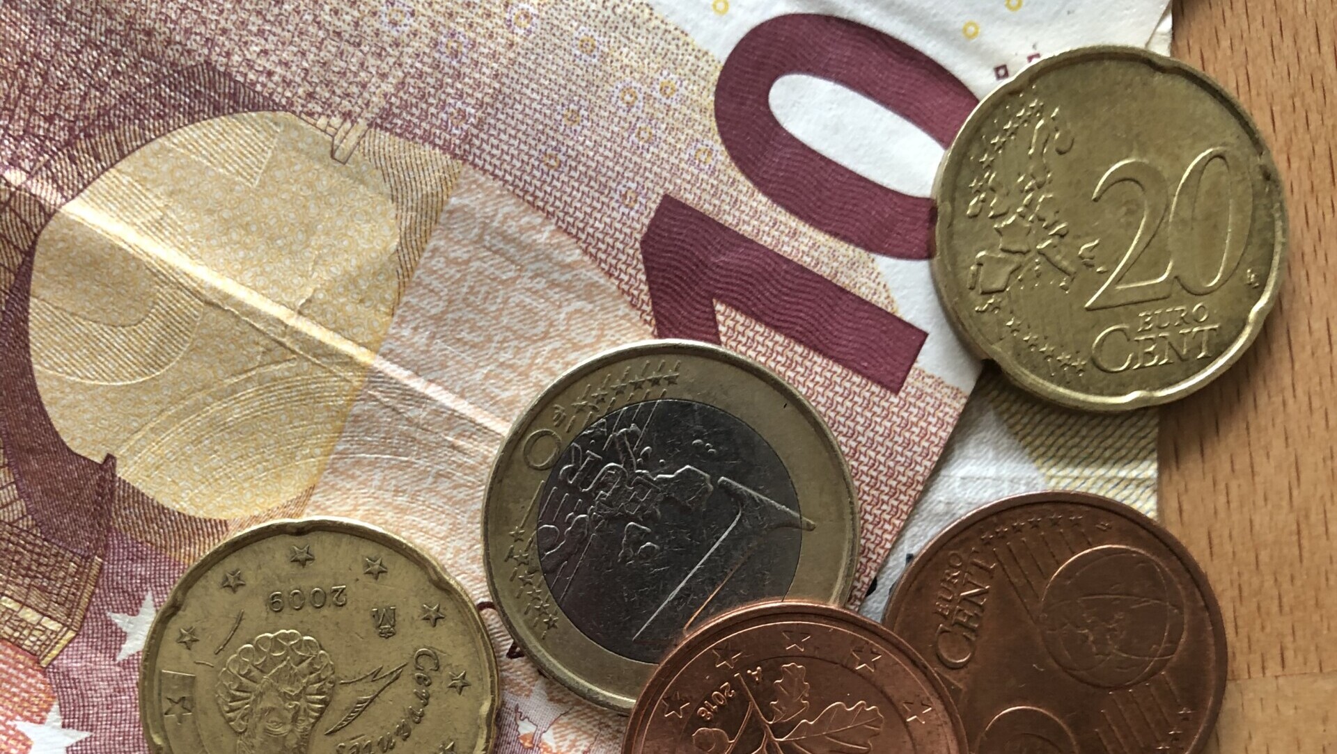 Geldmünzen und Scheine